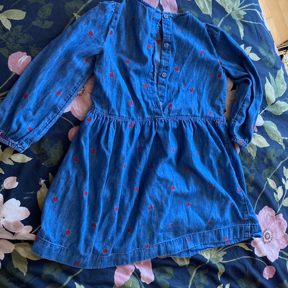GAP Denim Dress with Hearts size 5T - Picture 4 of 6